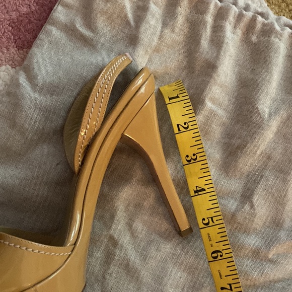 VALENTINO Nude Patent Heels with dust bag - Picture 10 of 11